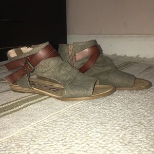 Blowfish green canvas sandals! Worn once!